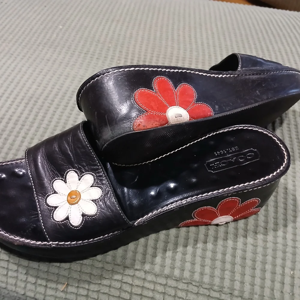 Black Sandals with Red and White Floral Design - Picture 4 of 12